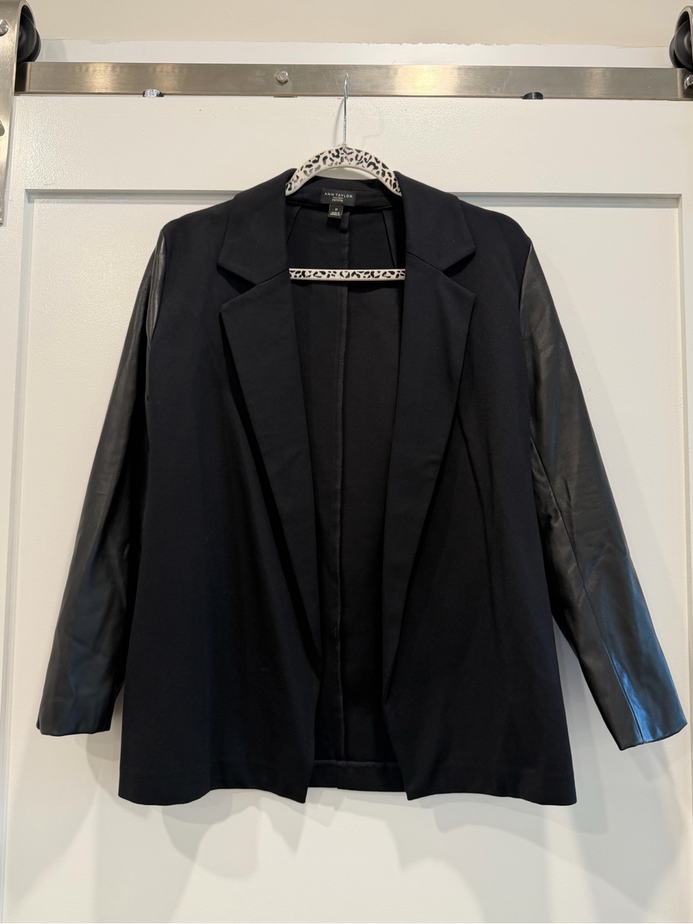 Ann Taylor Women’s Black Blazer Faux Leather Sleeves Open Front Career Jacket